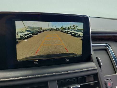 Used 2023 Chevrolet Suburban Premier image 17