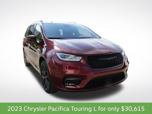 Used 2023 Chrysler Pacifica Touring-L w/ S Appearance Package AWD/4WD image 4