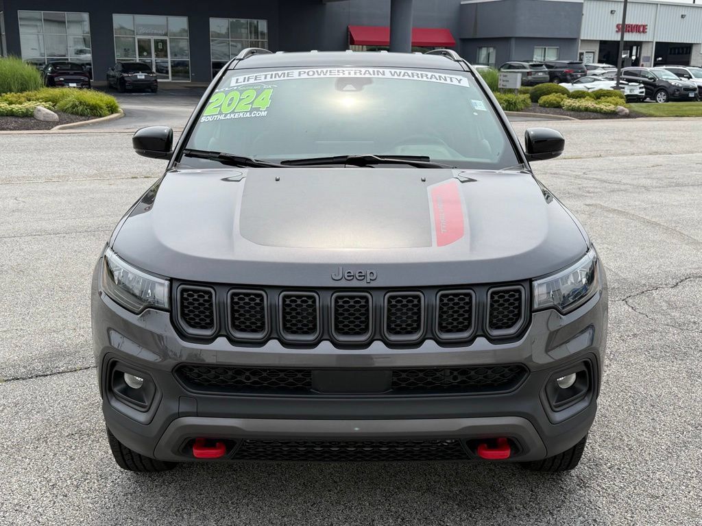 Used 2024 Jeep Compass Trailhawk w/ Trailhawk Convenience Group AWD/4WD image 2