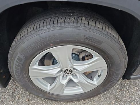 Used 2023 Toyota Highlander LE image 10