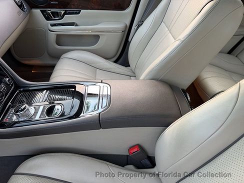 Used 2017 Jaguar XJ R-Sport RWD image 47