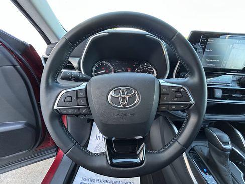 Used 2020 Toyota Highlander XLE AWD/4WD image 21