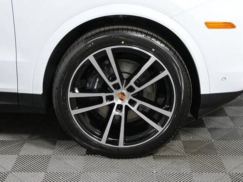 Used 2026 Porsche Cayenne AWD/4WD image 41