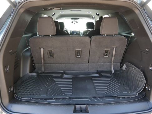 Used 2023 Chevrolet Traverse LT FWD image 10