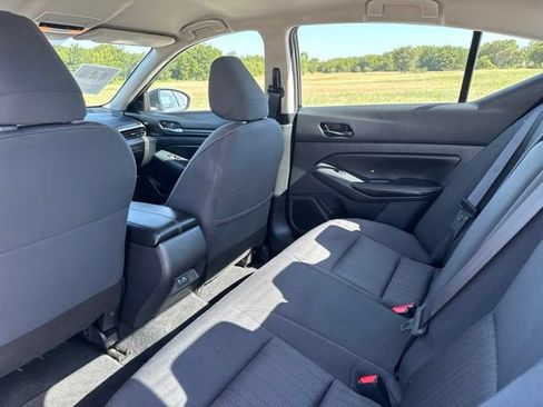 Used 2025 Nissan Altima 2.5 SV FWD image 19
