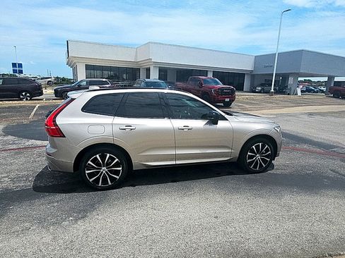 Used 2025 Volvo XC60 B5 Plus w/ Protection Package Premier AWD/4WD image 4