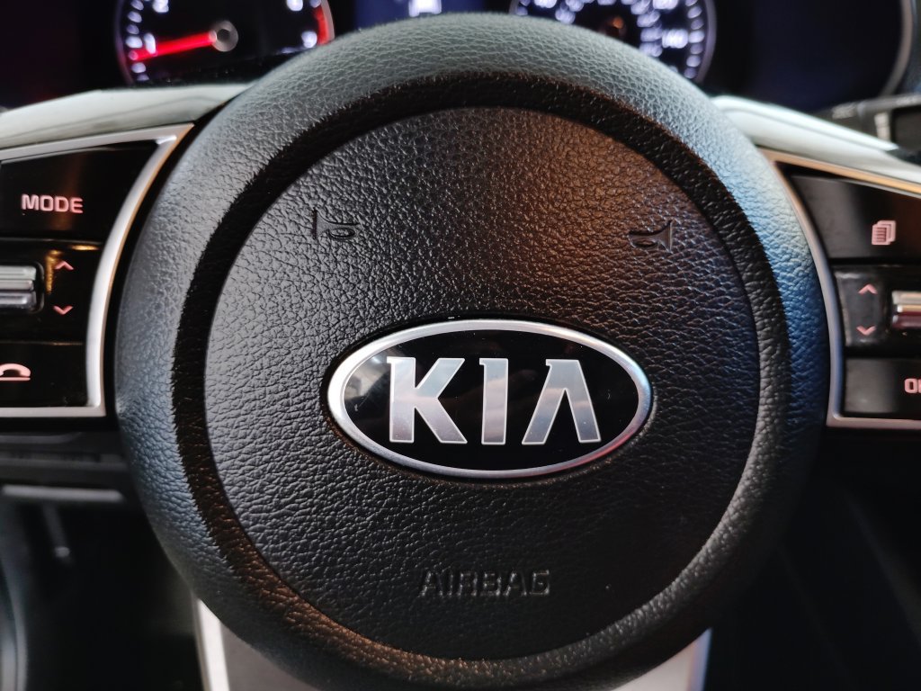 Used 2020 Kia Forte LXS FWD image 25