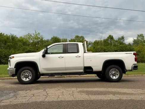 Used 2021 Chevrolet Silverado 2500 LT AWD/4WD image 34
