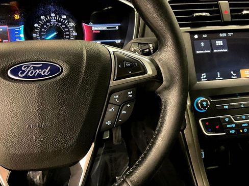 Used 2017 Ford Fusion SE w/ Fusion SE Technology Package FWD image 15
