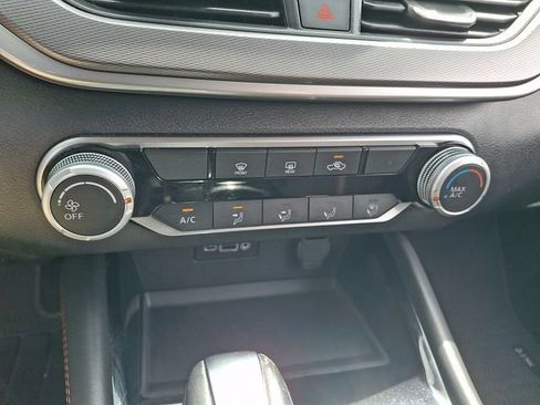 Used 2024 Nissan Altima 2.5 SR FWD image 17