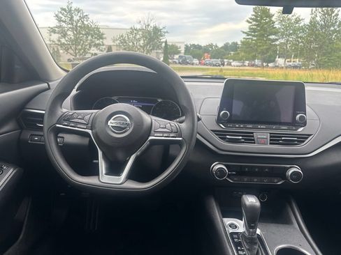 Used 2022 Nissan Altima 2.5 SV FWD image 9