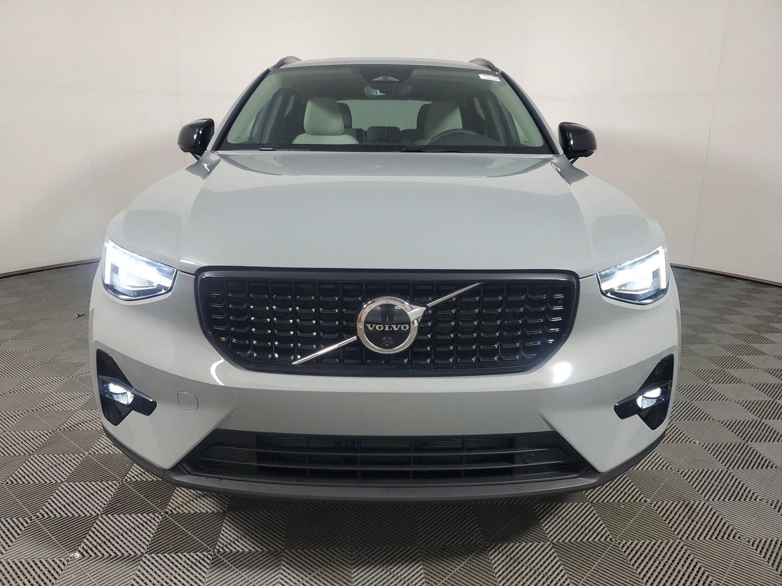 Used 2026 Volvo XC40 B5 Plus w/ Protection Package Premier AWD/4WD image 2