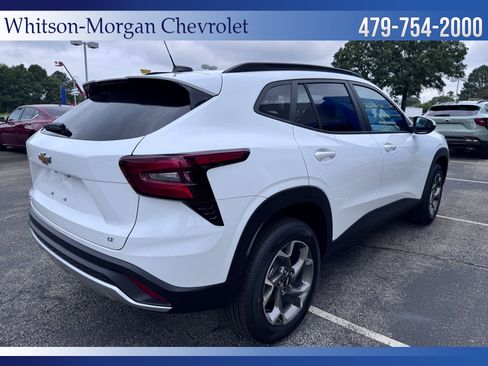 New 2026 Chevrolet Trax LT w/ LT Convenience Package FWD image 5