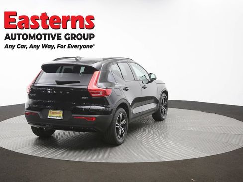 Used 2024 Volvo XC40 B5 Core AWD/4WD image 40