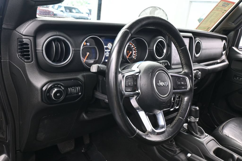 Used 2018 Jeep Wrangler Unlimited Sahara AWD/4WD image 15