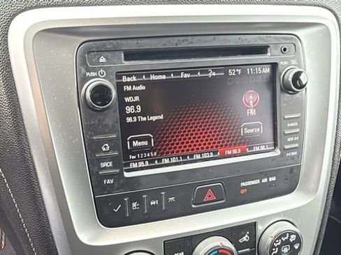 Used 2015 GMC Acadia SLE image 18