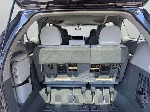 Used 2016 Toyota Sienna LE w/ Protection Package FWD image 5