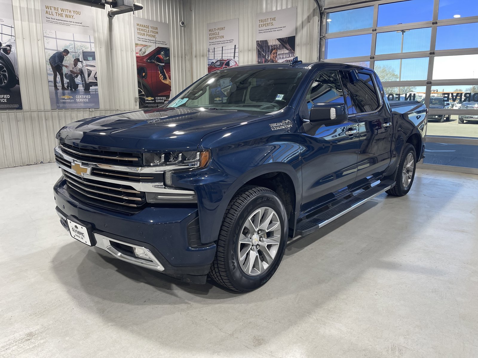 Used 2021 Chevrolet Silverado 1500 High Country w/ Technology Package AWD/4WD image 4