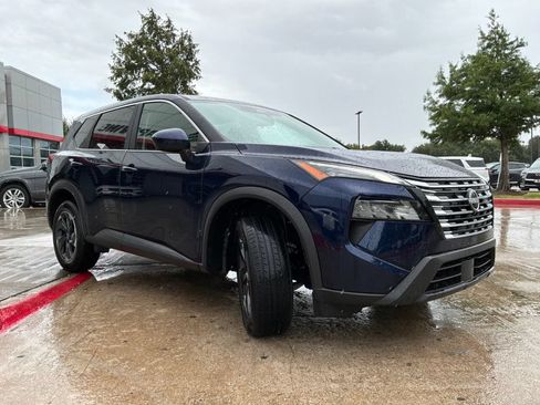 Used 2025 Nissan Rogue SV FWD image 4