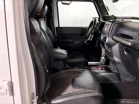 Used 2017 Jeep Wrangler Unlimited Sport image 6