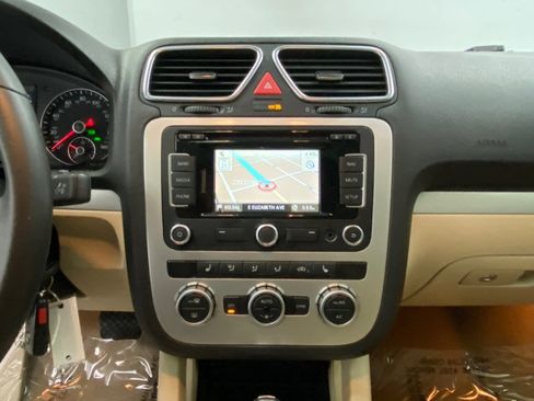 Used 2014 Volkswagen Eos Komfort image 38