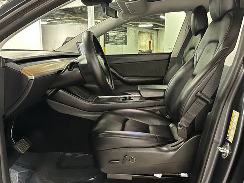 Used 2022 Tesla Model Y Long Range AWD/4WD image 17