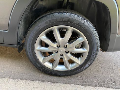 Used 2018 Jeep Cherokee Limited FWD image 25