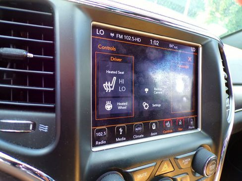 Used 2018 Jeep Grand Cherokee Limited AWD/4WD image 23