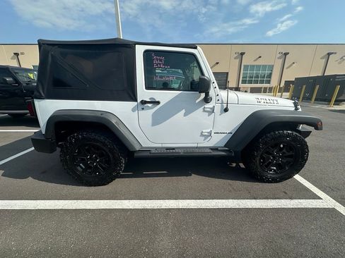 Used 2016 Jeep Wrangler Sport AWD/4WD image 4