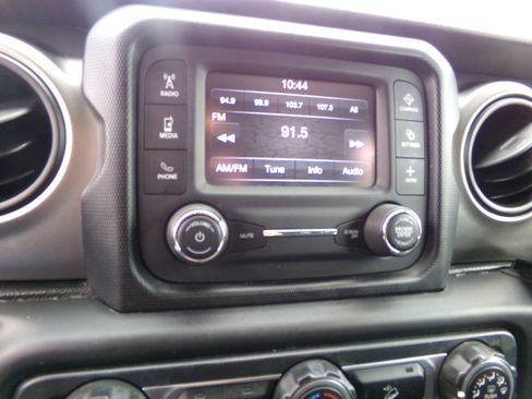 Used 2019 Jeep Wrangler Unlimited Sport S image 17