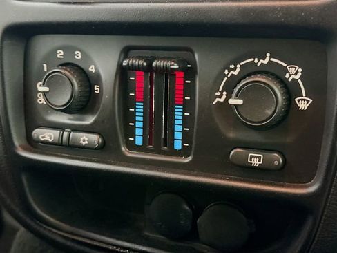 Used 2005 Chevrolet TrailBlazer LS w/ LS Preferred Equipment Group image 16