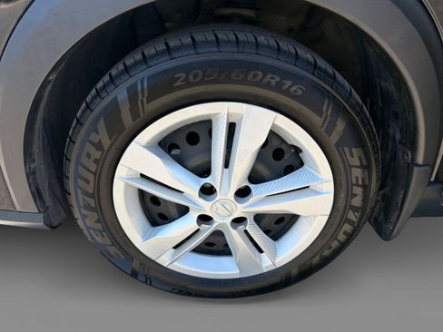 Used 2023 Nissan Kicks S FWD image 9