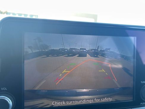 Used 2024 Nissan Rogue SV w/ SV Premium Package image 11