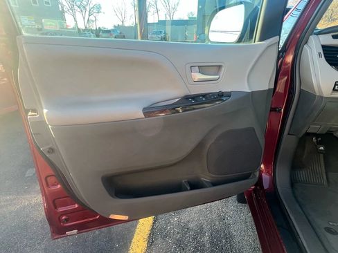 Used 2016 Toyota Sienna XLE w/ XLE Navigation Package image 22