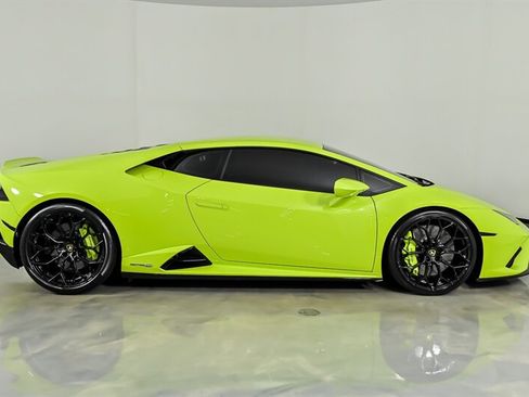 Used 2022 Lamborghini Huracan EVO RWD image 10