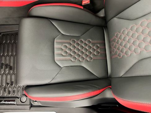 Used 2025 Lamborghini Urus Performante AWD/4WD image 20