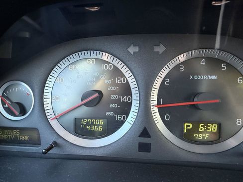 Used 2007 Volvo XC70 AWD/4WD image 6