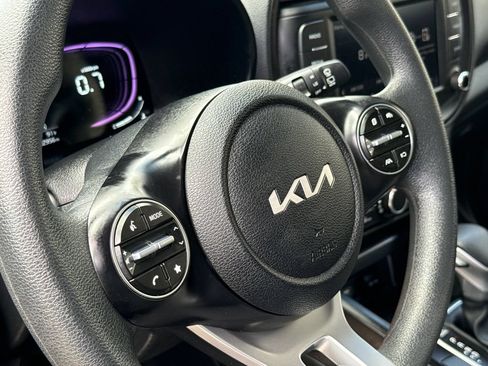 Used 2025 Kia Soul LX w/ LX Technology Package FWD image 24