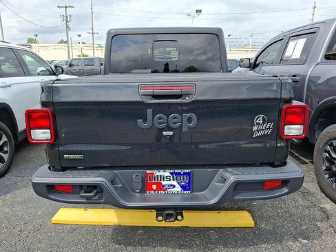 Used 2023 Jeep Gladiator Overland AWD/4WD image 5