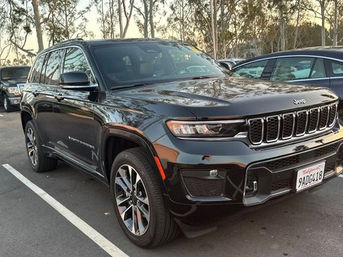 Used 2022 Jeep Grand Cherokee Overland w/ Luxury Tech Group IV image 10