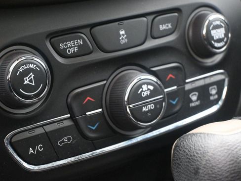 Used 2014 Jeep Cherokee Altitude w/ Comfort/Convenience Group image 6