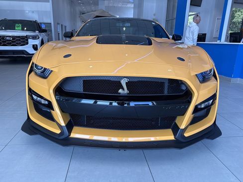 Used 2022 Ford Mustang Shelby GT500 w/ Technology Package RWD image 2