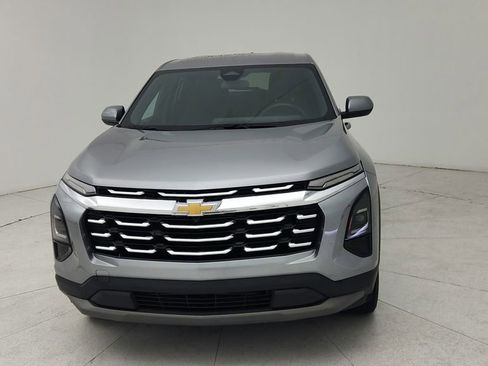 Used 2025 Chevrolet Equinox LT image 2