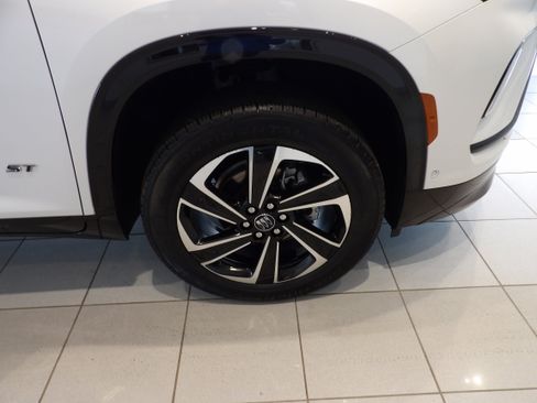 Used 2025 Buick Enclave Sport Touring w/ Super Cruise Package FWD image 29