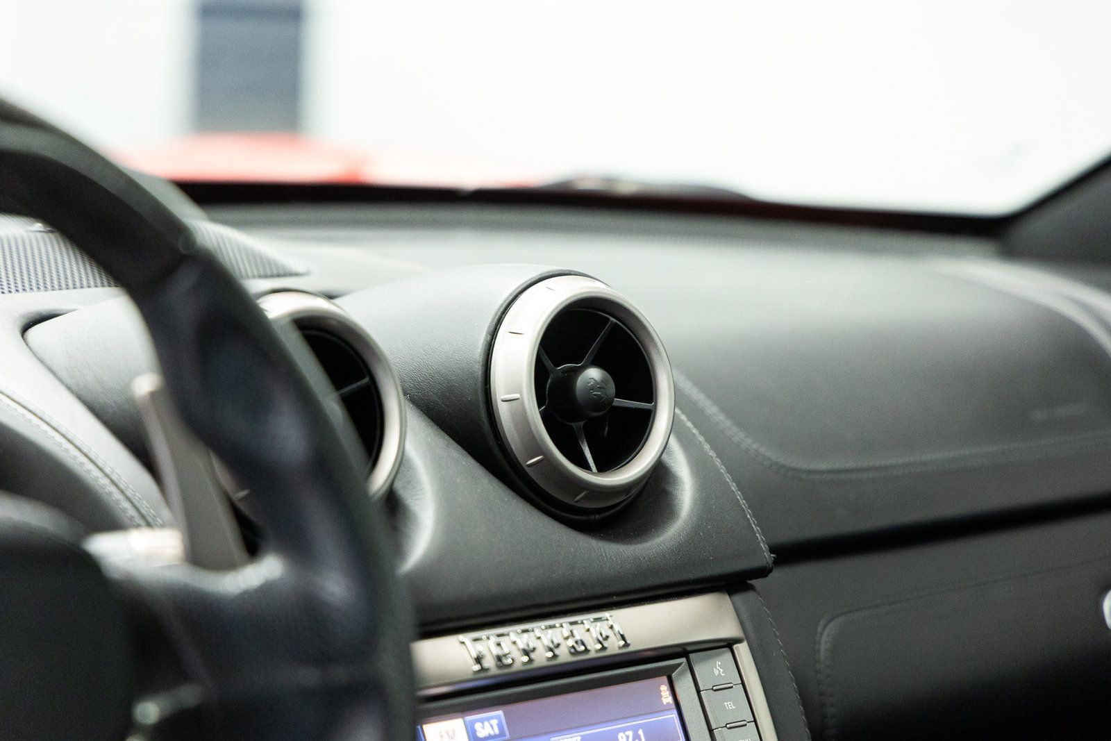 Used 2011 Ferrari California RWD image 37