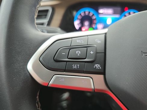 Certified 2024 Volkswagen Atlas SE image 18