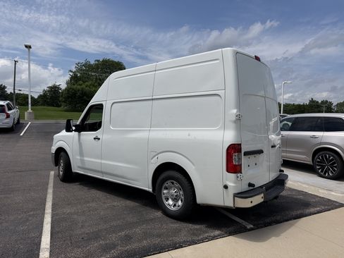 Used 2013 Nissan NV 3500 SV w/ Technology Pkg RWD image 5