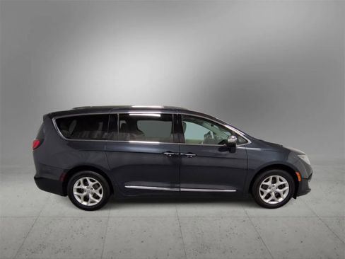 Certified 2020 Chrysler Pacifica Limited image 9