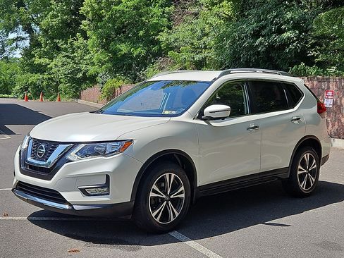 Certified 2019 Nissan Rogue SV w/ Premium Package AWD/4WD image 3