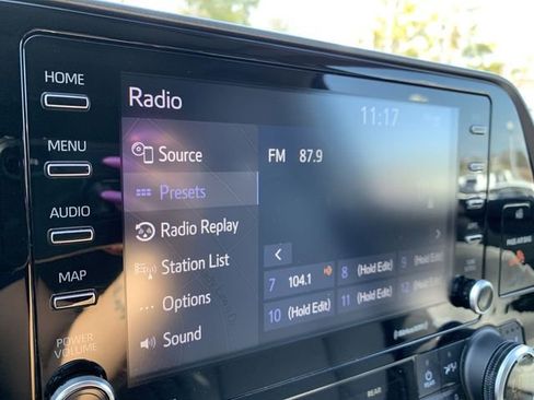 Used 2021 Toyota Highlander XLE image 24